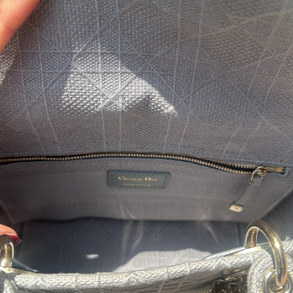 Lady Dior D-light Gray Satchel with Iconic Cannage Quilting
Microchip - Picture 9 of 9
